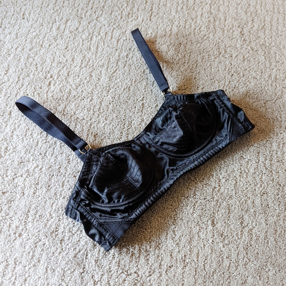 Bettie Page Lingerie Black Spiral Stitch Bullet Bra - Picture 7 of 8